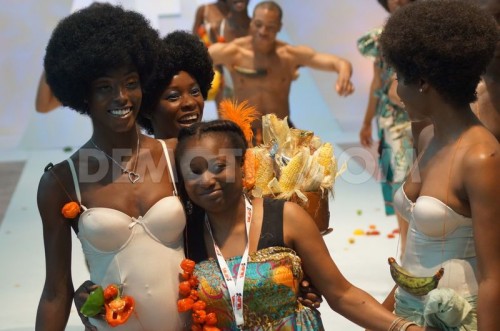 1407550227-nigerian-beach-party-erupts-on-afwl-2014s-runway_5479274